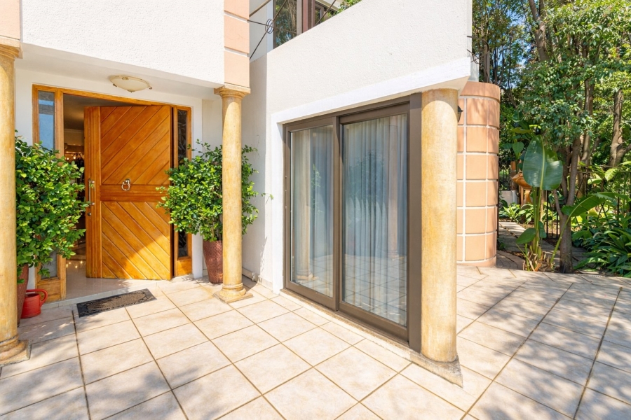 5 Bedroom Property for Sale in Caribbean Beach Club North West